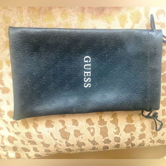 STUNNING GUESS SUNGLASSES WITH FULL STUDS OUTLINE. VERY STYLISH AND ELEGANT!! - Picture 7 of 8